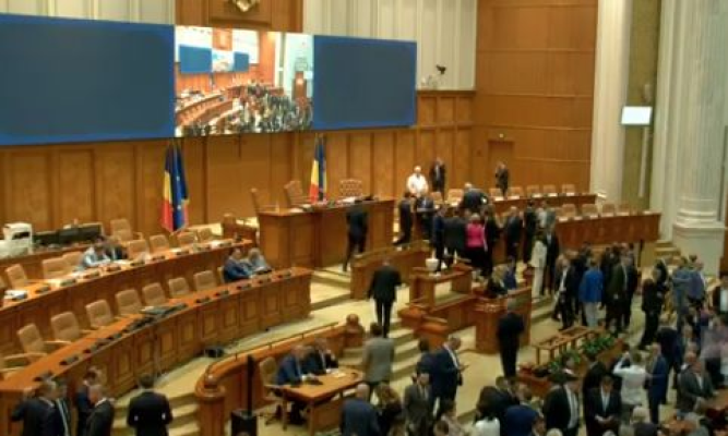 Parlament – şedinţă comună de plen. Guvernul îşi asumă răspunderea pe primul pachet fiscal