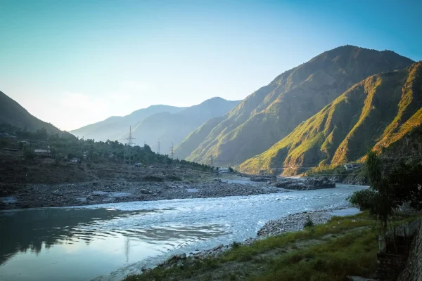 Pakistanul emite o avertizare de inundaţii cauzate de revărsarea lacurilor glaciare pe fondul creşterii temperaturilor