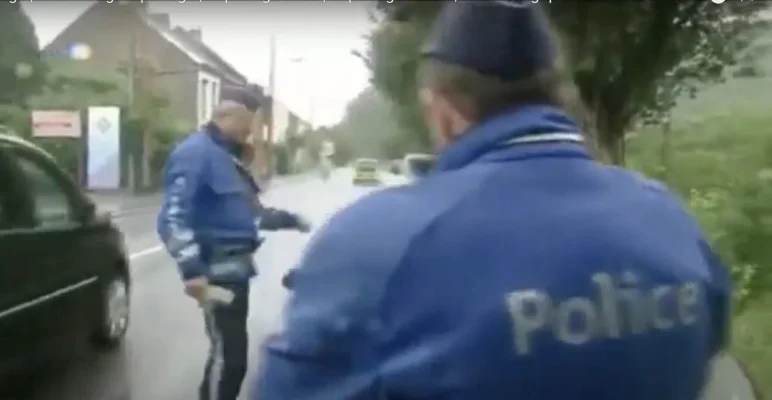 Un mort şi doi răniţi într-un posibil atac cu cuţitul într-un autobuz din Antwerp, Belgia
