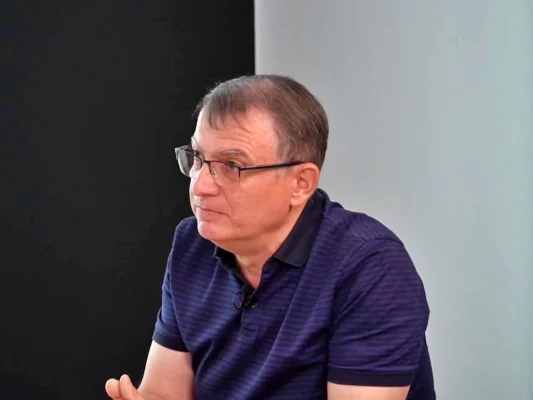 Greva generală din învățământ „se poate repeta în 2025”, în lipsa unei reacții a clasei politice la informațiile legate de creșterea normei didactice, de petrecerea a 8 ore pe zi în școală și la amânarea majorării salariilor – amenință președintele sindicatului FSE Spiru Haret, Marius Nistor