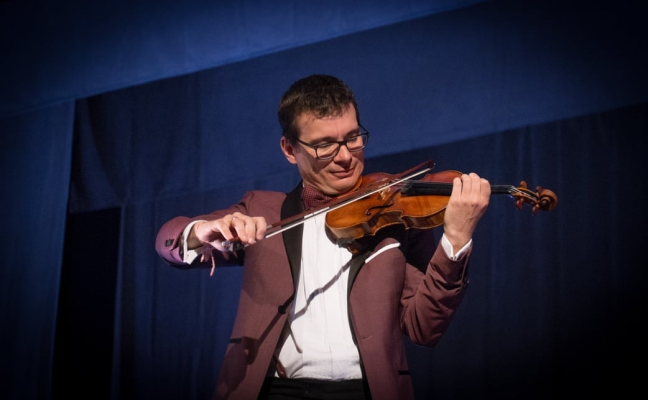 Violonistul Alexandru Tomescu va concerta la Cazinoul din Constanţa /  În iunie, violonistul a cântat în Capela Sixtină, Bach şi ”Balada” lui Ciprian Porumbescu, în prezenţa Papei Leon al XIV-lea