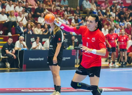 Cristina Neagu şi-a luat rămas-bun de la handbal cu mii de fani alături