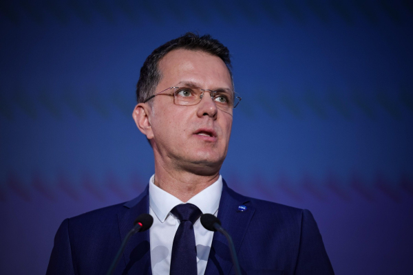 Ministrul Apărării a discutat la Haga cu secretarul american al Apărării: Am reafirmat angajamentul de a consolida parteneriatul strategic cu SUA