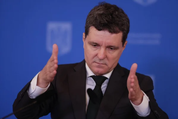 Nicușor Dan s-a dezlănțuit cu Iliescu în spital: Justiția să facă dreptate în Dosarul Mineriadei