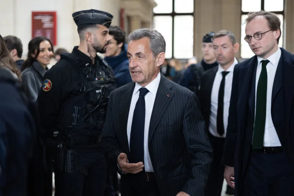 Fostul preşedinte Sarkozy, exclus din Legiunea de Onoare după condamnarea sa