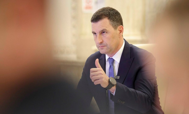 Vicepremierul Tanczos Barna spune că vinovaţii pentru deficitul bugetar imens sunt „cei care au plătit salarii în plus, pensii în plus, investiţii în plus”