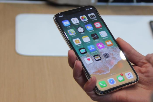Smartphone-urile și tabletele din UE au etichetă energetică obligatorie, începând de astăzi