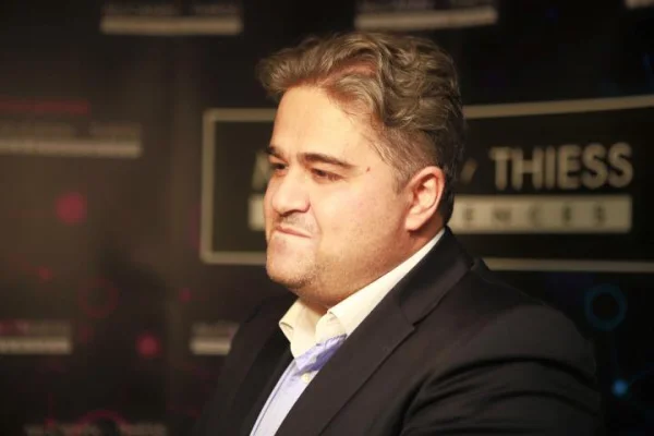 Clinica soției lui Adrian Thiess, unul dintre oamenii din umbră care s-au ocupat de campania lui Călin Georgescu, amendată cu 55.000 de lei de inspectorii ANPC