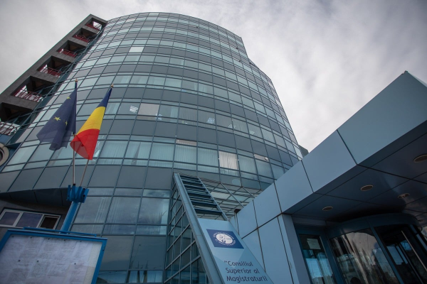 Reacţii vehemente în CSM față de măsurile ce ar urma să fie luate de Guvern: acuzații privind o „campanie de linșaj” împotriva magistraturii ori „sfidarea ordinii de drept”