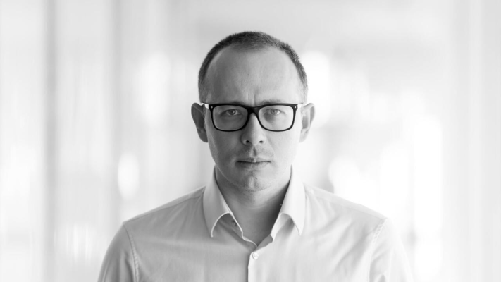 Florin Negruțiu, analist: "Mi se pare că toți politicienii de la PSD au băut apă după Marcel Ciolacu"