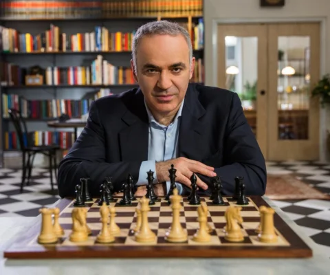 Garry Kasparov întreabă candidații la președinția României ce vor face să aducă tezaurul din Rusia