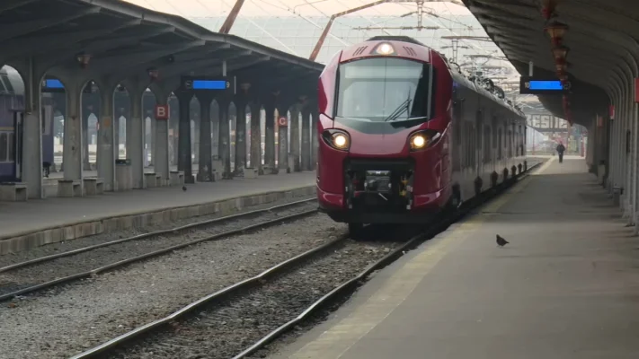 Noul tren electric al CFR, greu de prins. Zilnic face două curse pe o singură rută