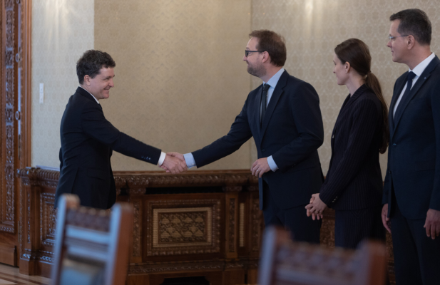 Dominic Fritz va schimba miniștri „fără să CLIPEASCĂ”, dacă Nicușor Dan i-o va cere / „Ne-a transmis că vrea să aibă un CUVÂNT de spus”