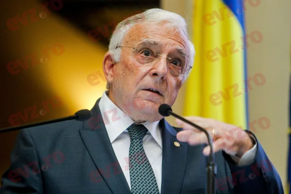 Mugur Isărescu câștigă mai bine ca Nicușor Dan. L-a depășit și pe Macron