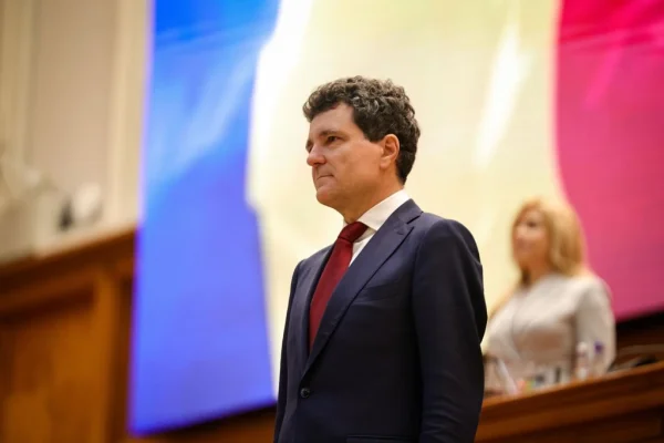 De ce „luna de miere” a președintelui Nicușor Dan s-ar putea termina mai repede decât se prefigura. „S-a pus singur în situația aceasta”