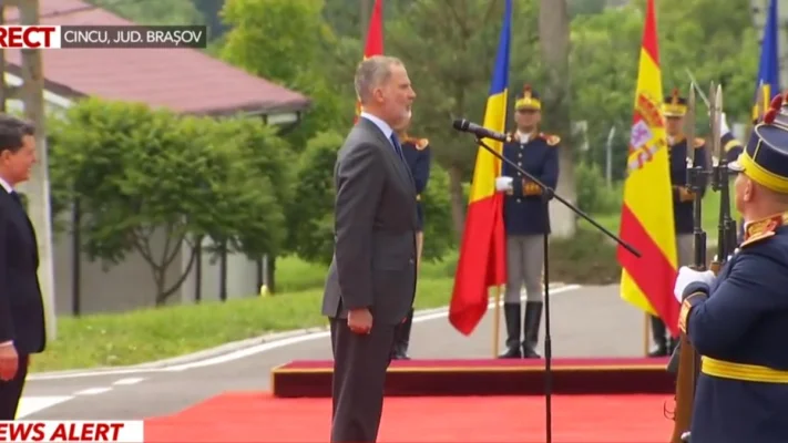 Regele Felipe al Spaniei şi Preşedintele Nicuşor Dan sunt împreună la Cincu. Regele a salutat Garda de Onoare în limba română