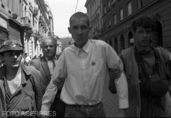 INSCOP – Aproape jumătate dintre români nu ştiu ce s-a întâmplat la evenimentele din 13-15 iunie 1990 / Mai mult de jumătate spun că ar participa la proteste de stradă dacă drepturile şi libertăţile le-ar fi încălcate