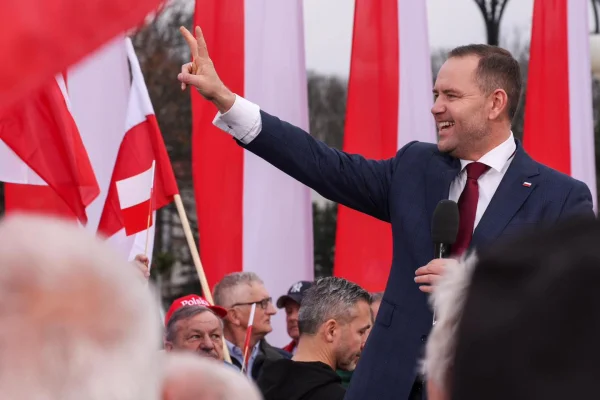 VIDEO Tinerii din Varșovia reacționează la alegerea noului președinte al Poloniei Karol Nawrocki: „Să se schimbe, în sfârșit, ceva” / Sprijin de 51,9% din partea tinerilor