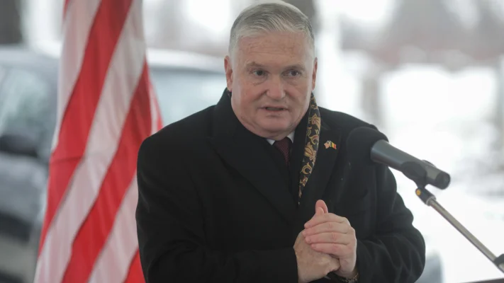 Fost ambasador SUA în România: Candidatul extremist repetă punctele din manualul lui Putin. România trebuie salvată
