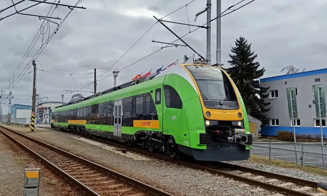Trenurile Soarelui revin pe șine: 54 de garnituri vor duce turiștii spre litoral, unele călătorii durează aproape 20 de ore