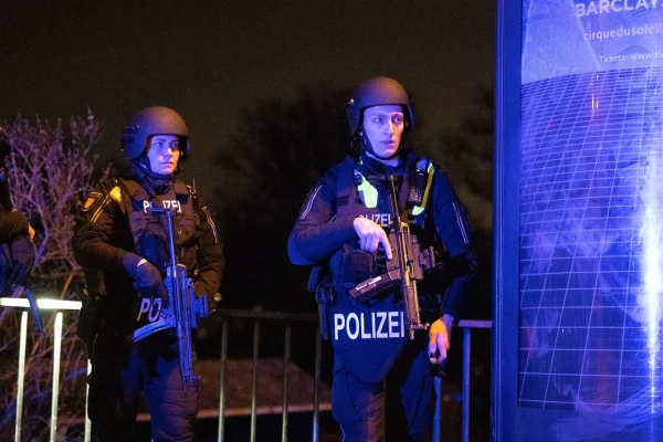Un bărbat afgan, împuşcat mortal după ce a atacat un ofiţer de poliţie din Germania