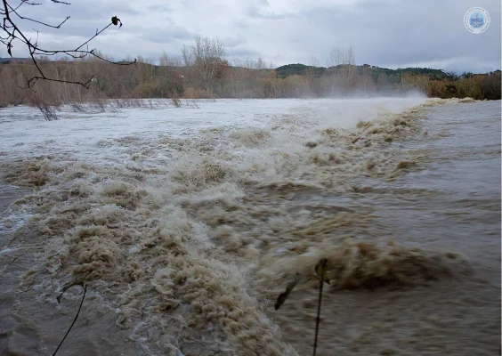 METEO Cod roşu de inundaţii, în judeţele Harghita, Mureş, Braşov, Sibiu, Prahova, Buzău, Neamţ, Bacău, Covasna, Vrancea, Botoşani şi Iaşi
