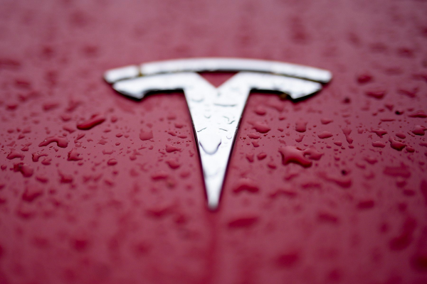 Tesla raportează o scădere de 14% a livrărilor de vehicule în trimestrul al doilea / Este al doilea declin consecutiv faţă de anul anterior