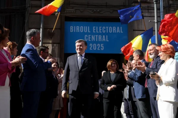 Potret de candidat. Cine este Crin Antonescu, fostul lider liberal care a lipsit 10 ani din viața publică