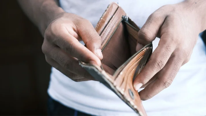 Eforturile de a reduce deficitul ar putea arunca România în recesiune. Expert: Probabil va trebui să renunțăm la creșterea economică