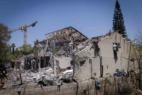 Israelul și Iranul  continuă să se atace reciproc în ziua 11 a războiului.  Trump evocă o „schimbare de regim” la Teheran