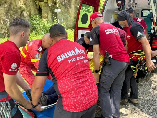 Starea de sănătate a şefului Salvamont Predeal se îmbunătăţeşte, după ce a fost atacat de urs: „Încă nu vorbeşte, dar cu siguranţă suntem pe drumul cel bun”