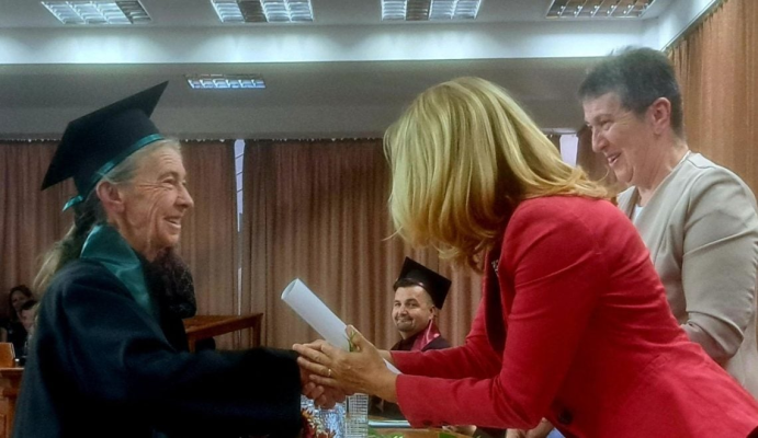 Maria Movilă din Sfântu Gheorghe a absolvit facultatea de Ingineria Mediului la 73 de ani / Lucrarea de licență a dedicat-o relației dintre oameni și urși