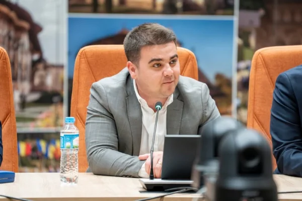 PSD-știi îi arată lui Bolojan ce înseamnă economii bugetare: `La jumătate protocolul, birotica și întreținerea. Am refuzat sporurile nejustificate!`