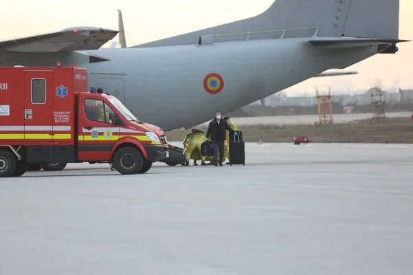 12 copii şi 21 de aparţinători, cetățeni palestinieni, aduși în România, cu un avion Spartan / 11 copii vor fi internaţi în România, iar unul va fi dus în Turcia