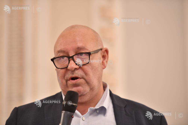 Parlament - învestitură Guvern/ Fenechiu: Nazare - suspendat din funcția de la BNR pe durata mandatului de ministru al Finanțelor