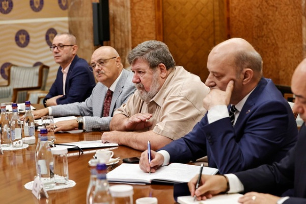 Consiliul Național Tripartit pentru Dialog Social, reunit înainte de ședința de guvern pentru analiza măsurilor fiscale. BNS: Se taxează și mai mult contribuabilii corecți