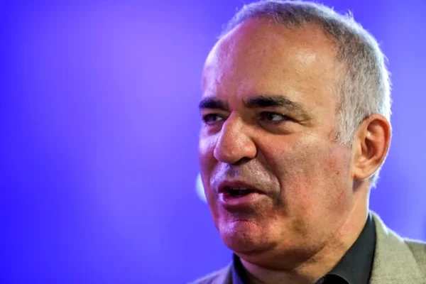Video
Garry Kasparov, îndemn la vot pentru români. „Dacă nu votezi, poţi să ajungi ca în Rusia sau China”