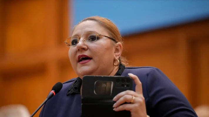 Diana Șoșoacă, despre parlamentarii S.O.S România care pleacă la PSD: Niște impostori, niște traseiști! Au jurat pe Biblie credință partidului