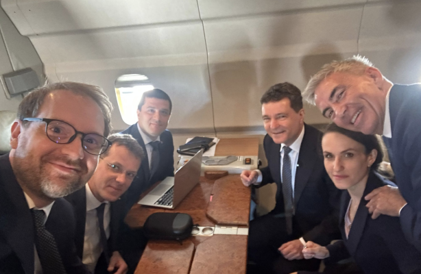 Presedintele Dan a plecat in Germania insotit in special de reprezentanti ai USR. Presedintele USR face parte din delegatie