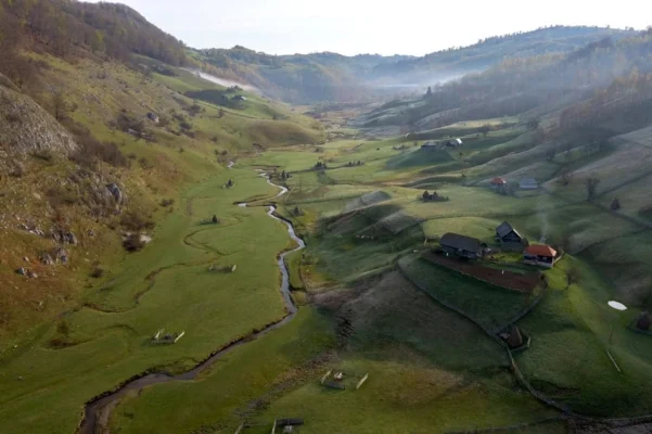 Celebrul traseu turistic Via Transilvanica are, de marţi, o poartă de intrare şi în municipiul Braşov