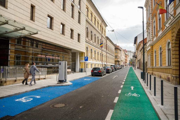 Pistă de bicicletă între căminele UTCN din Mărăști și sediul universității de pe B-dul Muncii, cerută de un student Primăriei