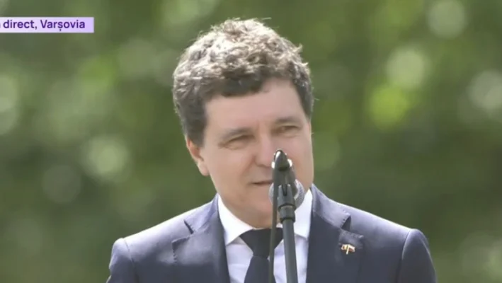 Video&Foto  Nicușor Dan, aclamat de zeci de mii de oameni la Varșovia. Președintele ales a vorbit în poloneză la mitingul candidatului pro-european