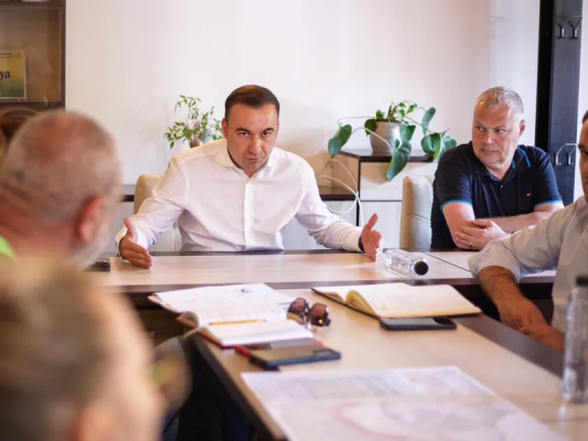 Bătaie de joc într-o companie de stat din Energie. Conducerea, premiată cu 10% „bonus de femeie”