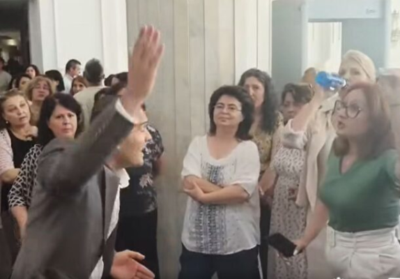 AKTUAL24 | Un secretar de stat de la Ministerul Finanțelor cu salariu uriaș, îndemn către protestatari: „Mergeți la premier!”