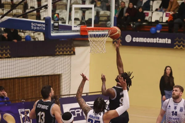 CSM Oradea bate U BT Cluj în al doilea meci al finalei Ligii Naţionale de baschet masculin / Scor 80-68, iar următorul meci se joacă la Cluj