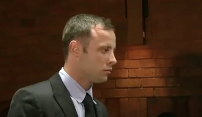 Eliberat condiționat după omorârea iubitei, Oscar Pistorius a revenit într-o competiție sportivă