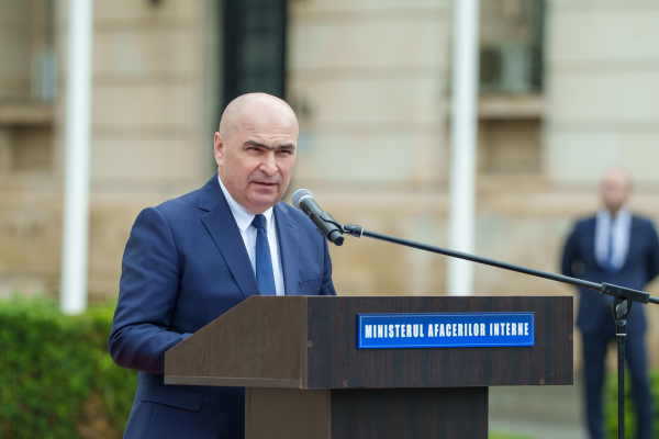 Zece consilieri ai premierului au demisionat