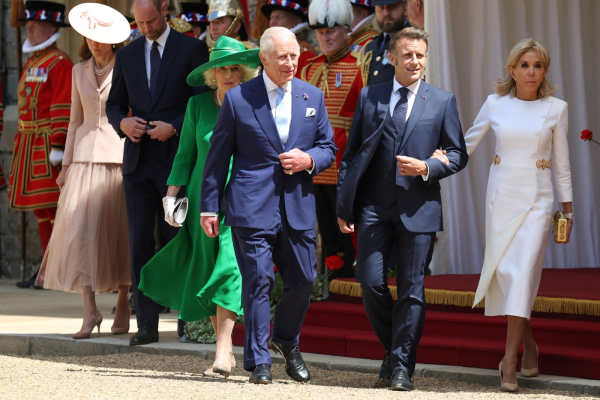 Emmanuel Macron, întâmpinat cu căldură și fast de regele Charles, la începutul unei vizite de STAT de trei zile în Marea Britanie