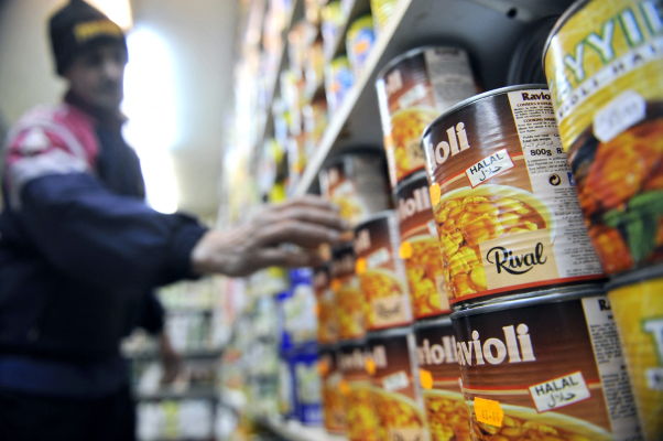 Alimentele de bază ne-ar putea costa mai mult de la 1 iulie, când expiră plafonarea adaosurilor comerciale