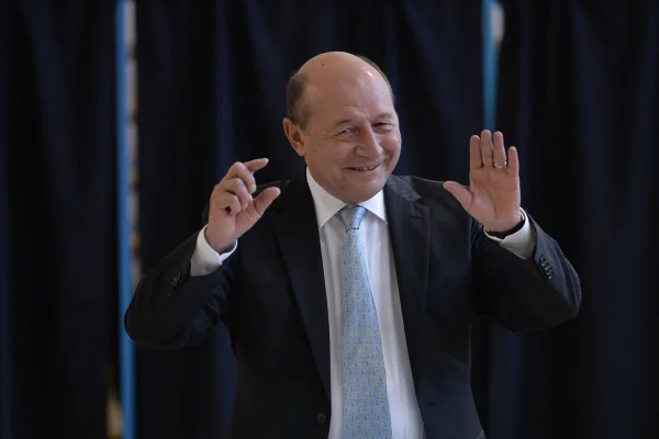 Ce sfat îi dă Traian Băsescu lui Nicușor Dan pentru a-l învinge pe George Simion în turul doi al prezidențialelor: „Are de jucat această carte”